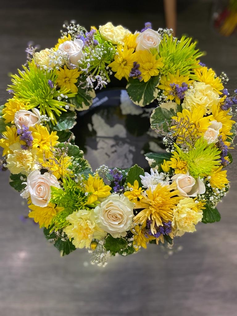 Couronne de deuil jaune et blanche