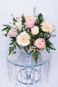 Bouquet pastel de roses et gerberas en panier – Le panier des fées