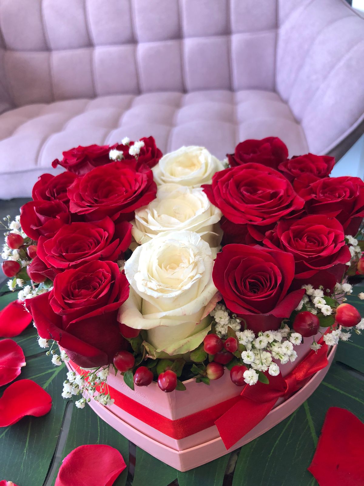 Box de roses rouges et blanches – La nuance d'amour
