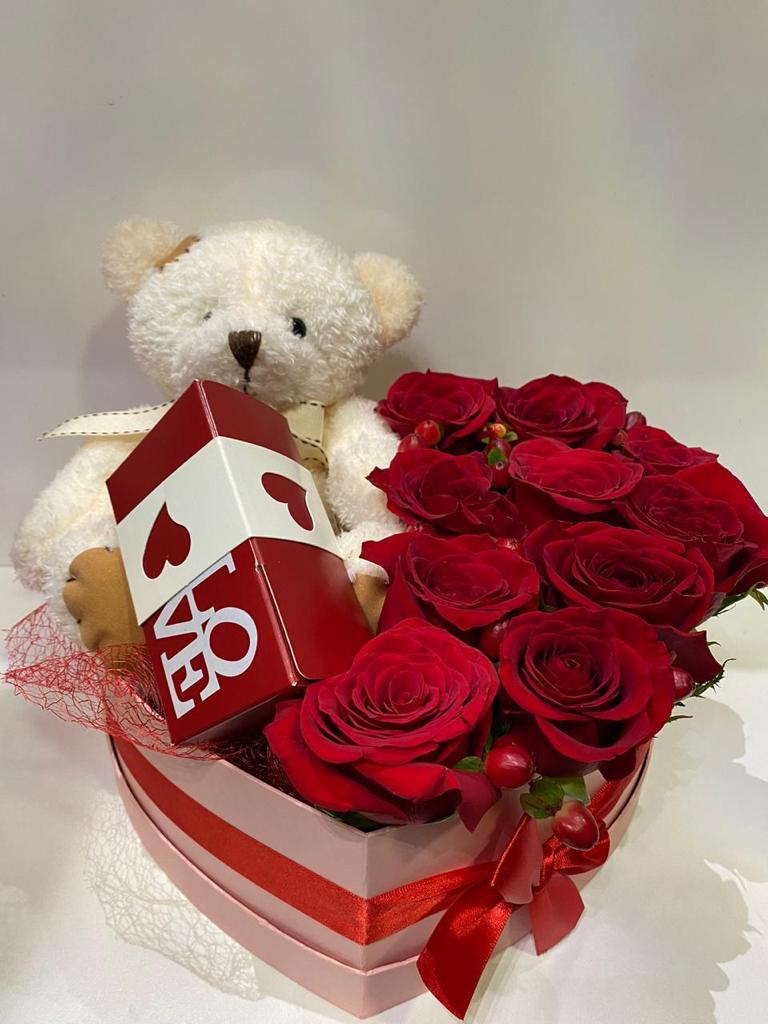 Box roses, peluche et chocolat – Caresse